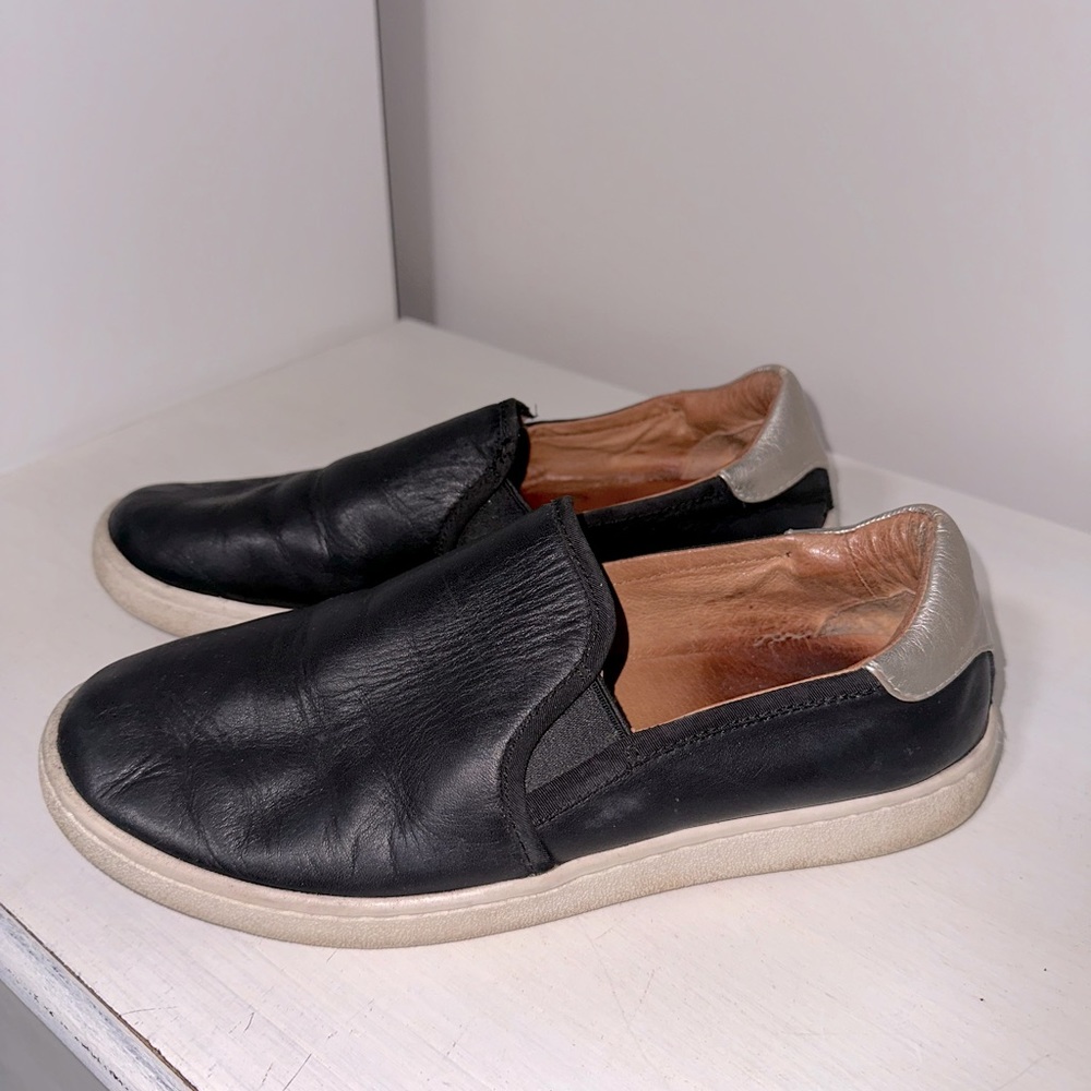 UGG Cas Slip-On Sneaker